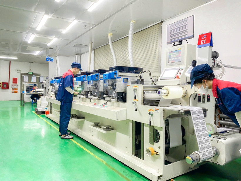 Face à la pression des normes écologiques mondiales, de nombreuses entreprises vietnamiennes du secteur de l’emballage doivent se réinventer. Photo : printvietnam.