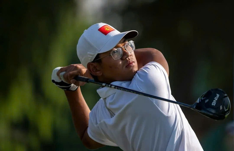 Le golfeur vietnamien Lê Khanh Hung réalise le meilleur résultat du Vietnam au Championnat amateur Asie-Pacifique 2025. Photo : tienphong.vn
