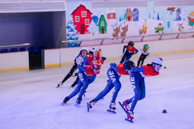 La Journée mondiale du patinage 2025 est placée sous le thème « La famille sur la glace : le rythme de l’amour». Photo: thethaovanhoa.vn