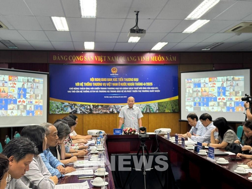Lors de la conférence de coordination avec les offices du commerce du Vietnam à l’étranger, le 28 avril. Photo : VNA