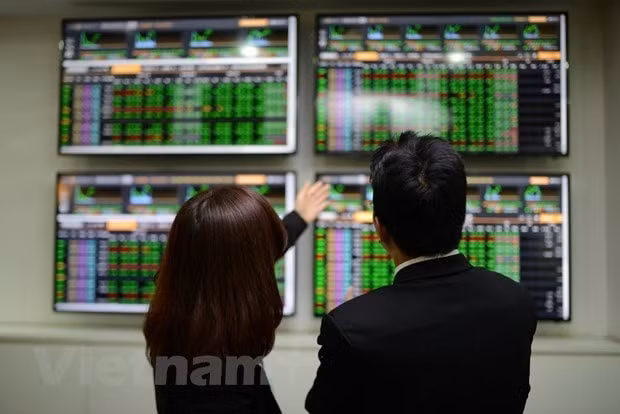 Les investisseurs étrangers sont désormais autorisés à négocier des titres par l’intermédiaire d’institutions de courtage internationales. Photo d’illustration : VNA