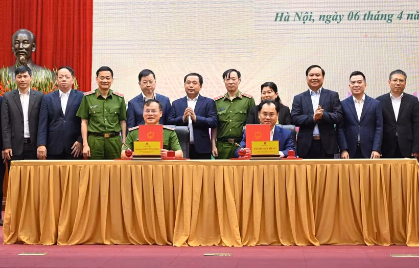 Vue de la cérémonie de signature du protocole d’accord entre le ministère de l’Agriculture et de l’Environnement et le ministère de la Sécurité publique. Photo : VNA