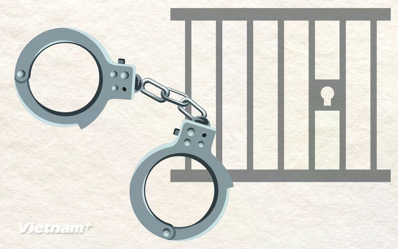 Les menottes. Photo: VietnamPlus