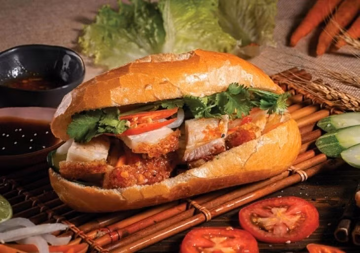 Banh mi, star de la street food vietnamienne. Photo: VOV