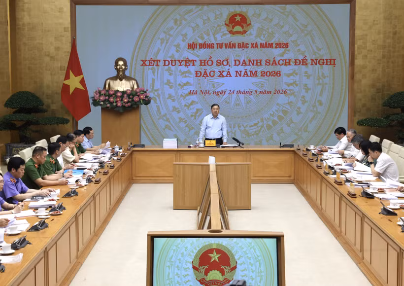 Le vice-Premier ministre permanent Pham Gia Tuc préside la réunion du Conseil consultatif de l’amnistie 2026, à Hanoi, le 24 mai. Photo : VNA