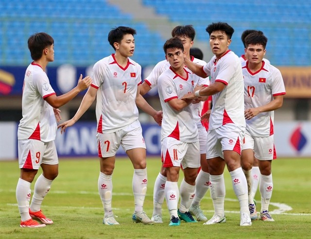 L’équipe vietnamienne des moins de 23 ans célèbre sa victoire contre le Laos, lors du Championnat de l’ASEAN de football U23 2025, le 19 juillet. Photo : vietbao.vn