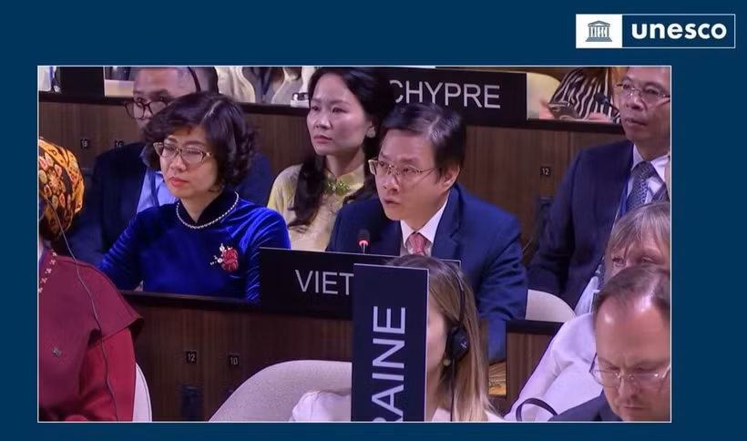 Un représentant du Vietnam prend la parole lors de la session à Paris. Photo : UNESCO