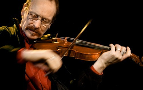 Mats Edén, l’un des plus grands interprètes suédois de musique folk et mondiale, se produira à Hanoi, le 5 août. Photo www.dynamik.se