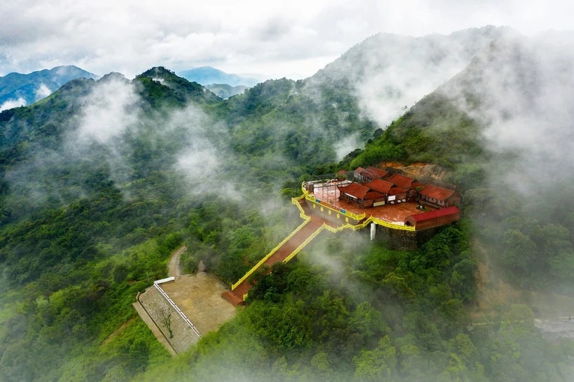 Le complexe bouddhiste de Ngoa Vân comprend plusieurs constructions religieuses. Photo: Vinwonders