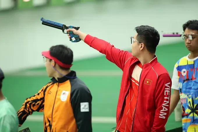 Hà Minh Thành et ses coéquipiers remportent la médaille de bronze à l’épreuve par équipe de pistolet tir rapide 25 m hommes des Championnats d’Asie de tir à la carabine et au pistolet 2026. Photo: thethaovietnamplus.vn