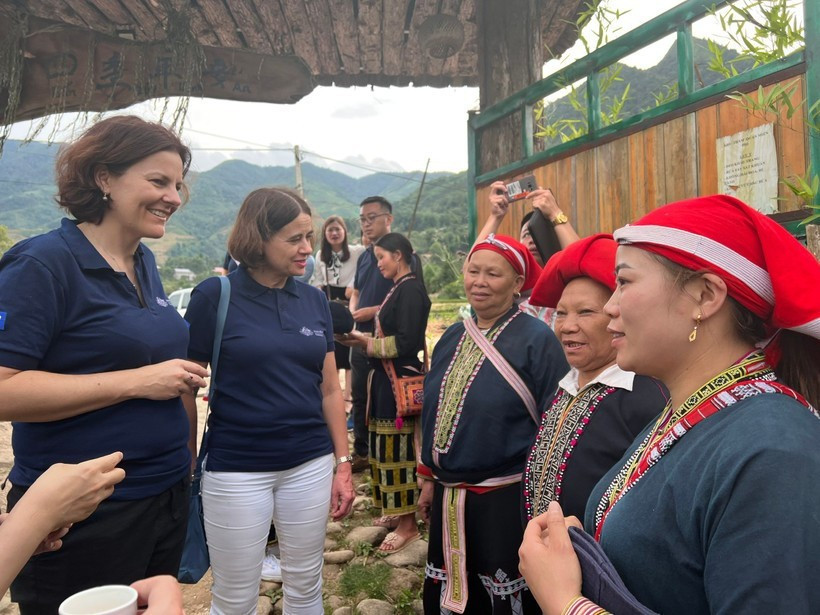 Les objectifs du gouvernement reflètent la priorité accordée aux zones défavorisées, touchées par la pauvreté et peuplées de minorités ethniques, dans le but de réduire les disparités de développement entre les régions. Photo : VietnamPlus