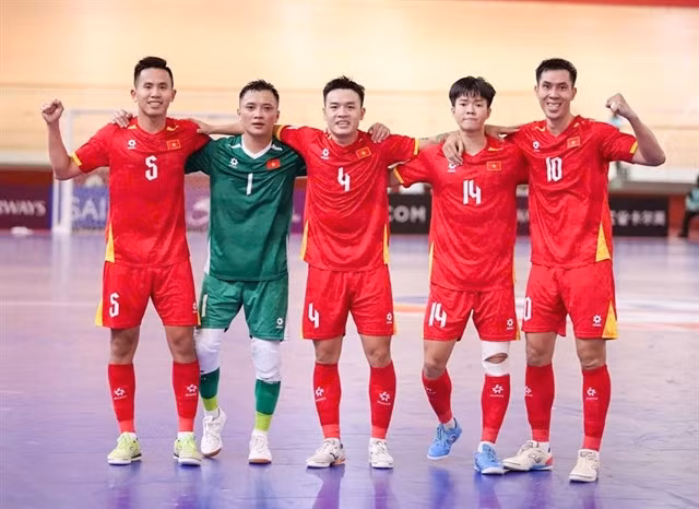 Des joueurs vietnamiens célèbrent un but lors de leur victoire 5-4 contre le Koweït en Coupe d'Asie de futsal de l'AFC 2026, le 29 janvier à Jakarta, en Indonésie. Photo : VFF