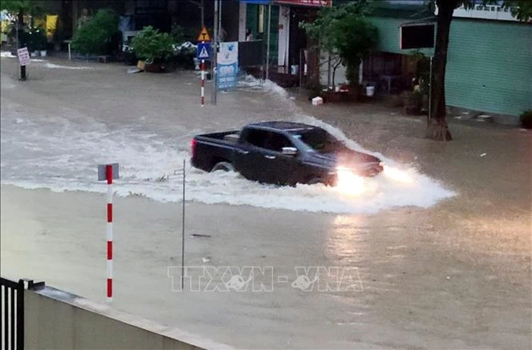 Les fortes pluies ont inondé plusieurs routes dans la province de Thai Nguyên, le 21 juin. Photo : VNA