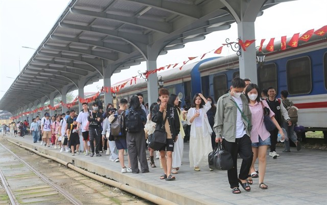 Passagers à la gare de Hai Phong, dans le Nord. Photo : VNA
