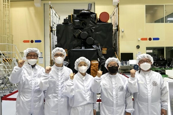 Au-delà du réseau terrestre, Spacebit prévoit de développer à moyen terme un écosystème satellitaire complet, comprenant des satellites virtuels puis physiques, pour construire un réseau de télécommunications en couches. Photo: baodautu.vn