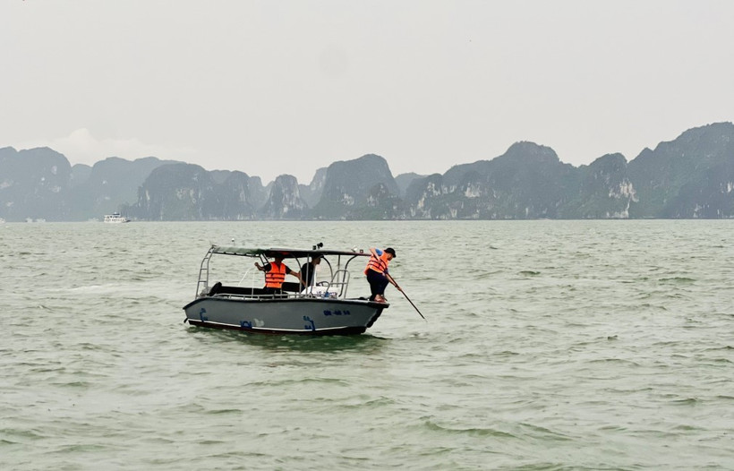 Le corps sans vie d’un garçon de six ans a été retrouvé près de l’île de Ti Top, dans la baie de Ha Long. Photo : tienphong.vn