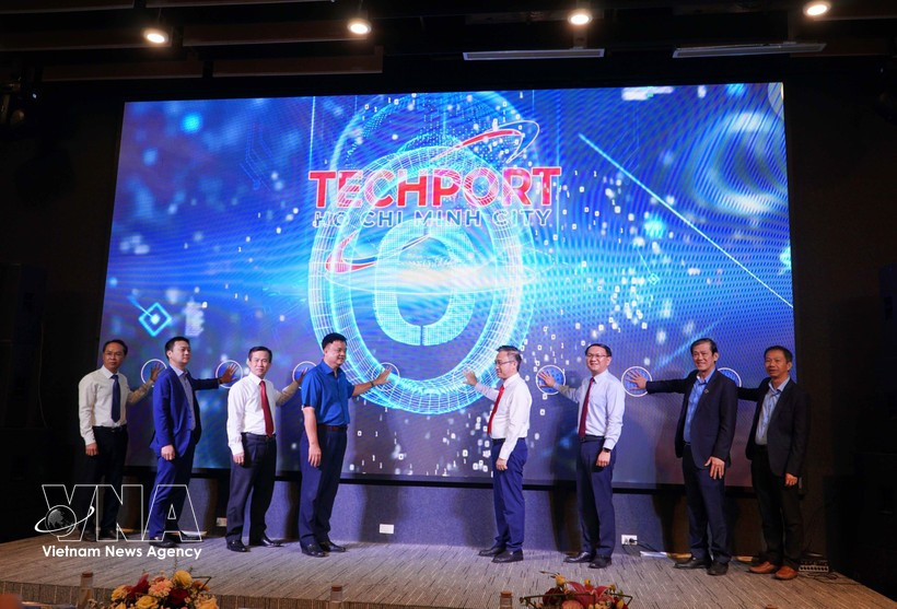 Des délégués lors du lancement de la nouvelle version de la plateforme d'échange technologique de Hô Chi Minh-Ville. Photo : VNA