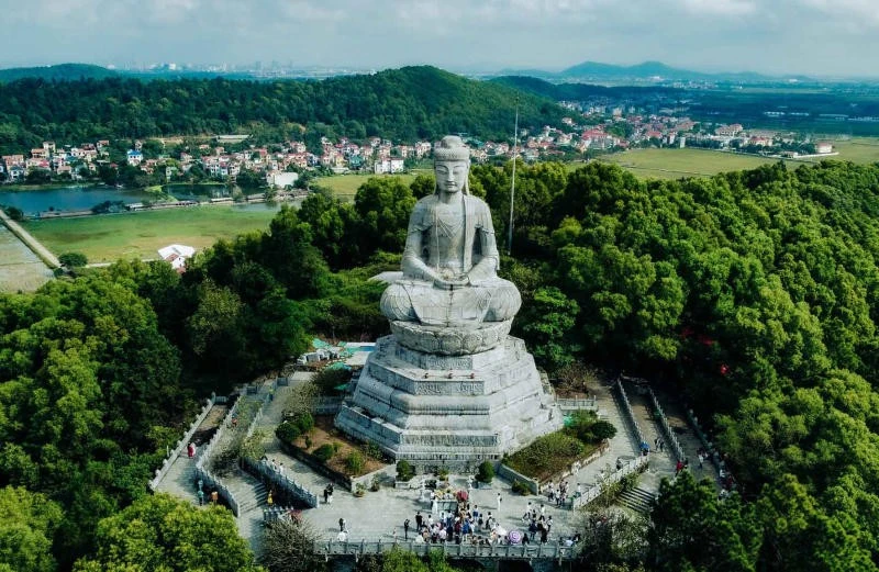 La pagode Phât Tich, également connue sous le nom de Van Phuc Tu, est une ancienne pagode de la dynastie des Ly perchée sur le versant méridional de la montagne Phât Tich, dans le district de Tiên Du. Photo: smiletravel.com.vn
