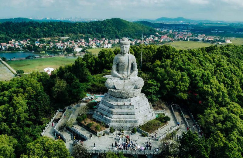 La pagode Phât Tich, également connue sous le nom de Van Phuc Tu, est une ancienne pagode de la dynastie des Ly perchée sur le versant méridional de la montagne Phât Tich, dans le district de Tiên Du. Photo: smiletravel.com.vn