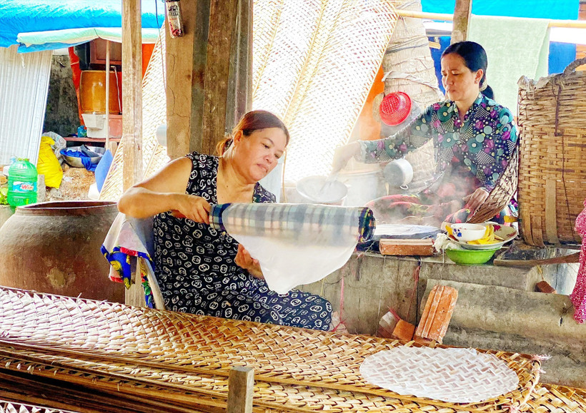 Aujourd'hui, une soixantaine de familles maintiennent une production régulière dans le village, un chiffre qui atteint près de 200 pendant la période précédant le Têt – un nombre toujours bien inférieur à celui d'il y a plusieurs décennies. Photo: laodong.vn