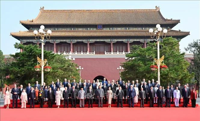 Le président vietnamien Luong Cuong et les dirigeants étrangers posent lors de la de la cérémonie du 80e anniversaire de la victoire des peuples du monde sur le fascisme, à Pékin, en Chine. Photo : VNA