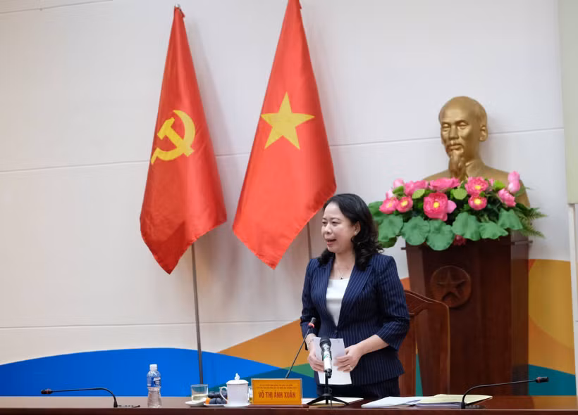 La vice-présidente Vo Thi Anh Xuân s’exprime lors de la séance de travail avec le Comité électoral provincial de Lâm Dông. Photo : VNA
