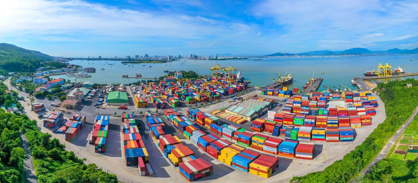 Le Vietnam accélère le développement de ports maritimes écologiques et durables pour consolider sa position dans le commerce maritime international. Photo: VNA