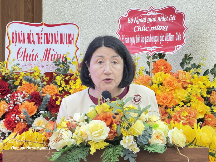 L’ambassadrice du Chili au Vietnam, Nasly Bernal Prado, s'exprime lors de l'événement, à Hanoi, le 25 mars. Photo: VNA