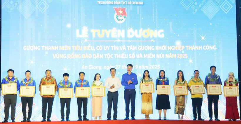 Cérémonie de mise à l’honneur de 26 jeunes issus de minorités ethniques du Sud-Ouest pour la réussite de leurs start-up en 2025. 