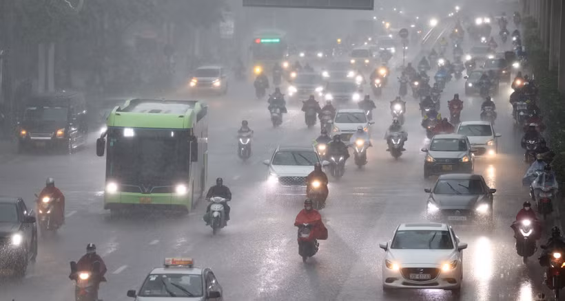 L'arrivée d'air froid provoque de fortes pluies dans le Nord, augmentant les risques de crues soudaines et de glissements de terrain. Photo: VietnamNet