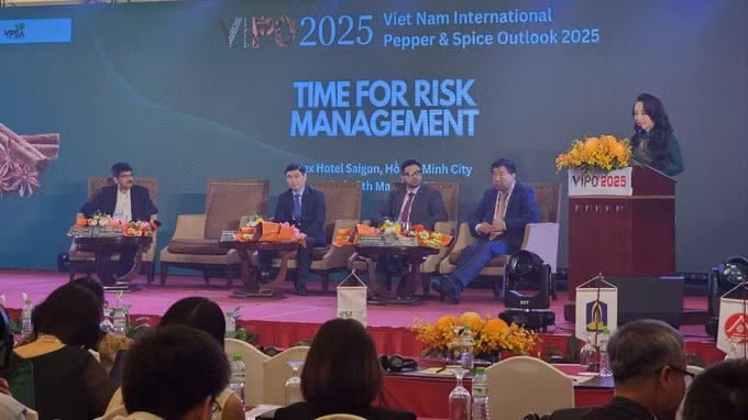Lors de la conférence internationale sur les perspectives du poivre et des épices du Vietnam en 2025 (VIPO 2025), à Hô Chi Minh-Ville. Photo: SGGP