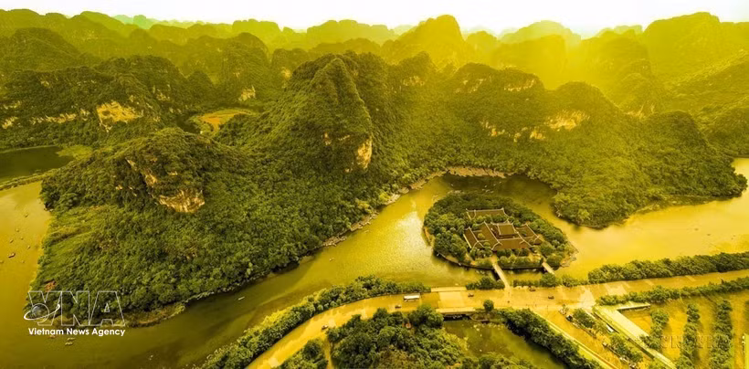 Entre temples, pagodes et paysages de rizières, le complexe paysager de Tràng An est classé au patrimoine mondial de l'UNESCO en 2014. Photo: VNA