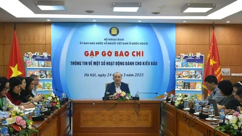 Le vice-président du Comité d’Etat chargé des Vietnamiens résidant à l’étranger Nguyên Manh Dông lors de la rencontre avec la presse. Photo: Comité d’Etat chargé des Vietnamiens résidant à l’étranger