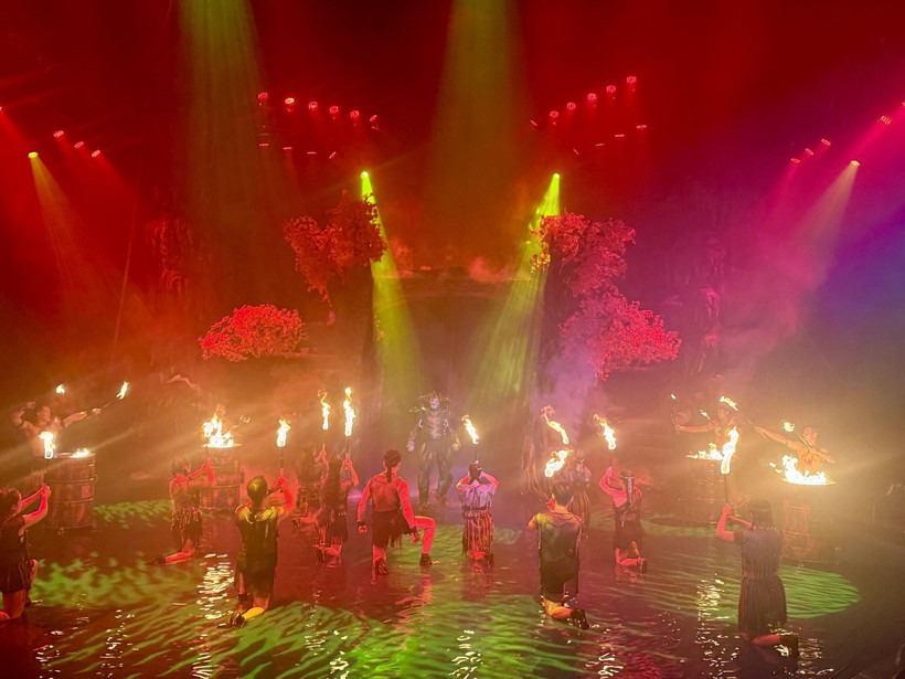 Les effets du feu ont suscité l’enthousiasme du public. Photo : VNA