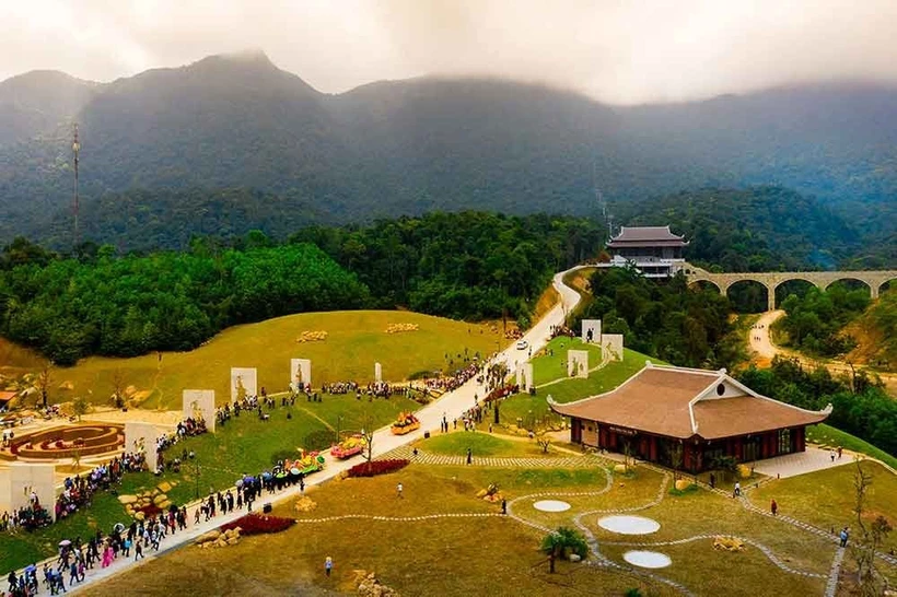 L’itinéraire « Sur les traces du roi bouddha» mène les visiteurs aux sites liés à la vie et à l'oeuvre du roi bouddha Trân Nhân Tông, fondateur du courant zen de Truc Lâm Yên Tu. Photo : dulichbacgiang.gov.vn