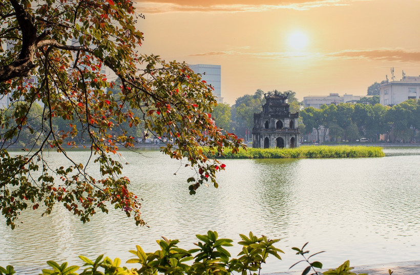 Le Nord du Vietnam connaît une diminution des précipitations et un ciel ensoleillé, tandis que le Sud est confronté à des vagues de chaleur locales dépassant les 35°C. Photo : VietnamPlus