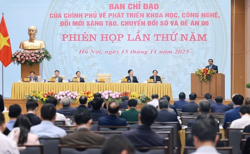 La 5e réunion du Comité de pilotage gouvernemental pour le développement de la science et de la technologie, de l’innovation, de la transformation numérique et du Projet 06, à Hanoi, le 15 novembre 2025. Photo : VNA