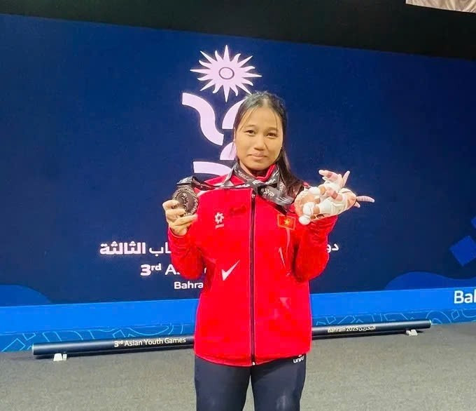 L’haltérophile Y Liên ajoute l’argent au bronze aux Jeux asiatiques de la jeunesse 2025. Photo : BHL