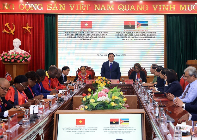 Nguyên Xuân Thang, membre du Politburo et président de la HCMA, s’exprime en ouverture du programme de recherche, d’enquête et d’échange thématique destiné aux dirigeants du MPLA) et du FRELIMO, à Hanoi, le 5 septembre. Photo : VNA