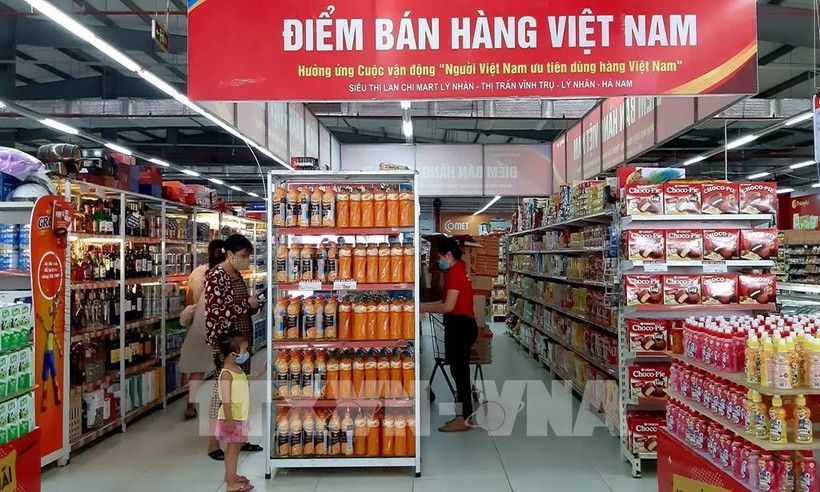 Un magasin de proximité à Ly Nhân, dans l’ancienne province de Hà Nam. Photo : VNA