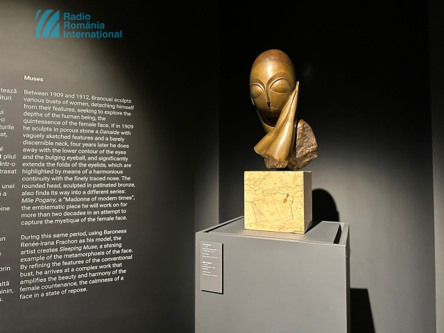 Bouleversant la conception d’un art dominé par le «beau idéal», Constantin Brancusi a introduit l’abstraction en sculpture afin de parvenir à la forme pure et parfaite, empreinte d’une mystérieuse poésie. Photo: Radio România Internațional