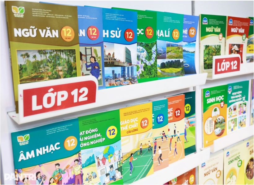 L'ensemble de manuels scolaires "Kêt noi tri thuc voi cuôc sông " (Connecter le savoir à la vie). Photo: dantri.com.vn