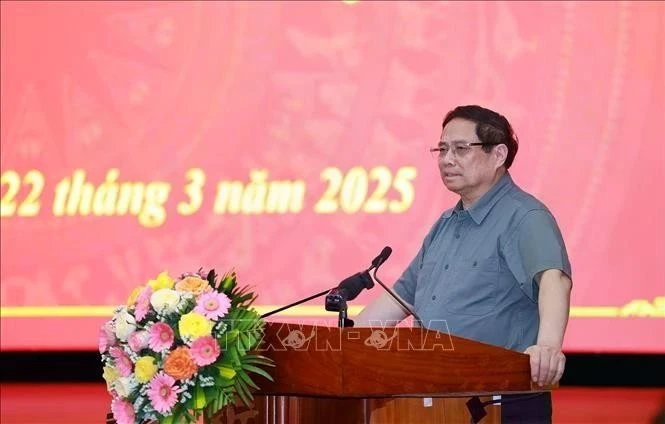 Le Premier ministre Pham Minh Chinh s’exprime lors de la séance de travail avec le Bureau permanent du Comité provincial du Parti de Binh Dinh, le 22 mars. Photo : VNA