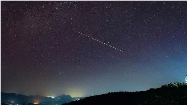 L’impression d’une pluie d’étoiles filantes ne se produira probablement pas cette année à cause de la pleine lune, selon les astronomes (archives). Photo : space.com