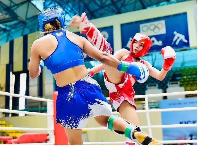 La WAKO propose huit disciplines officielles : point fighting, light contact, kick light, musical forms, full contact, low kick, K-1 et para kickboxing. Photo: KICKBOXINGRANKING