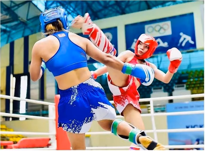La WAKO propose huit disciplines officielles : point fighting, light contact, kick light, musical forms, full contact, low kick, K-1 et para kickboxing. Photo: KICKBOXINGRANKING