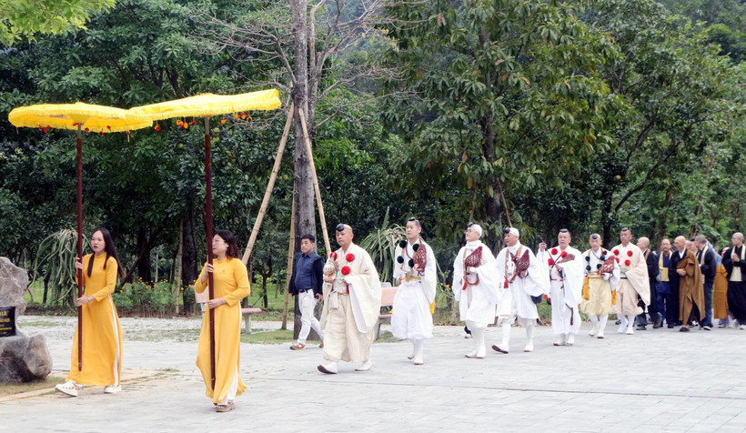Procession de la pagode Tam Chuc à la pagode Ba Sao, à Ninh Binh. Photo: VNA
