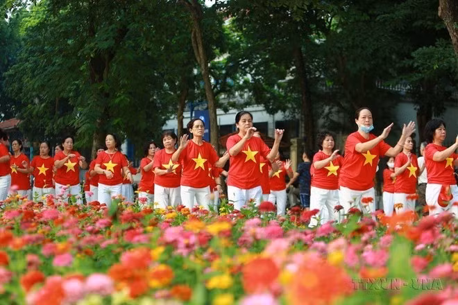 Selon le Rapport sur le développement humain 2025, avec un IDH de 0,766 en 2023, le Vietnam se classe 93e sur 193 pays et territoires. Photo : VNA