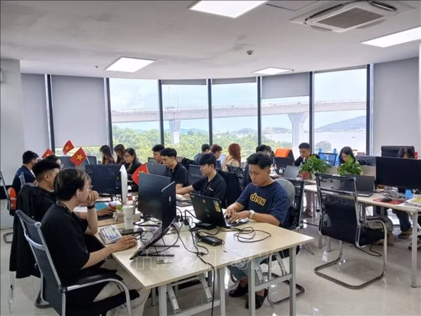 Une start-up de semi-conducteurs et d’IA en activité au Parc de logiciels n°2 de Dà Nang. Photo : VNA