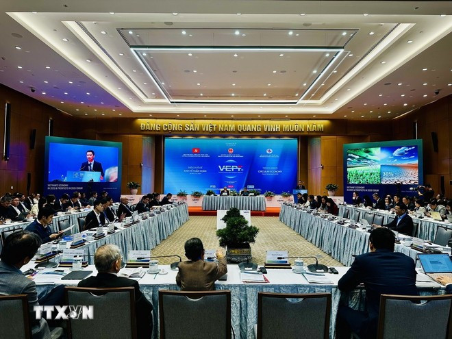 Vue de la deuxième séance du Forum économique vietnamien 2025, à Hanoi, le 16 décembre. Photo: VNA